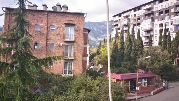 Продам 1 комнатную квартиру (грузинка) в г. Ялта по ул. Красных Партизан